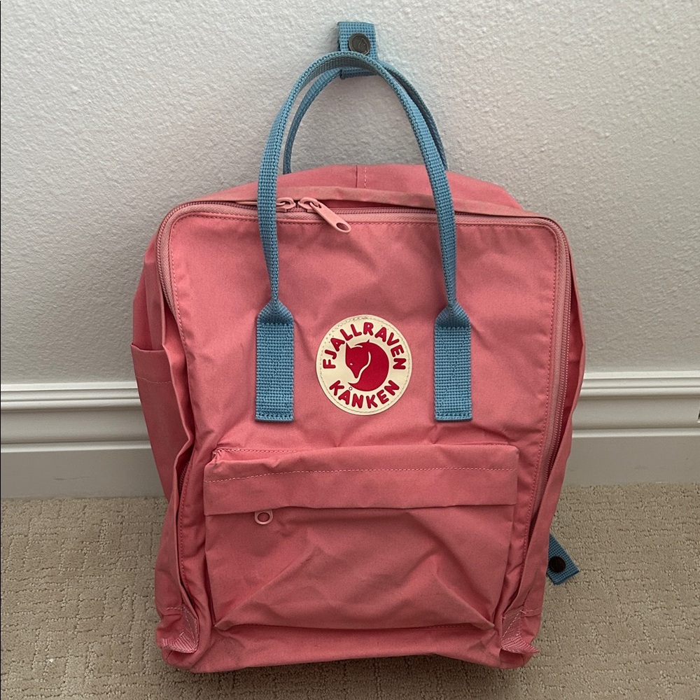 Fjallraven Kånken Pink Backpack